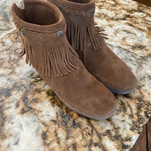 Minnetonka Fringe Moccasins